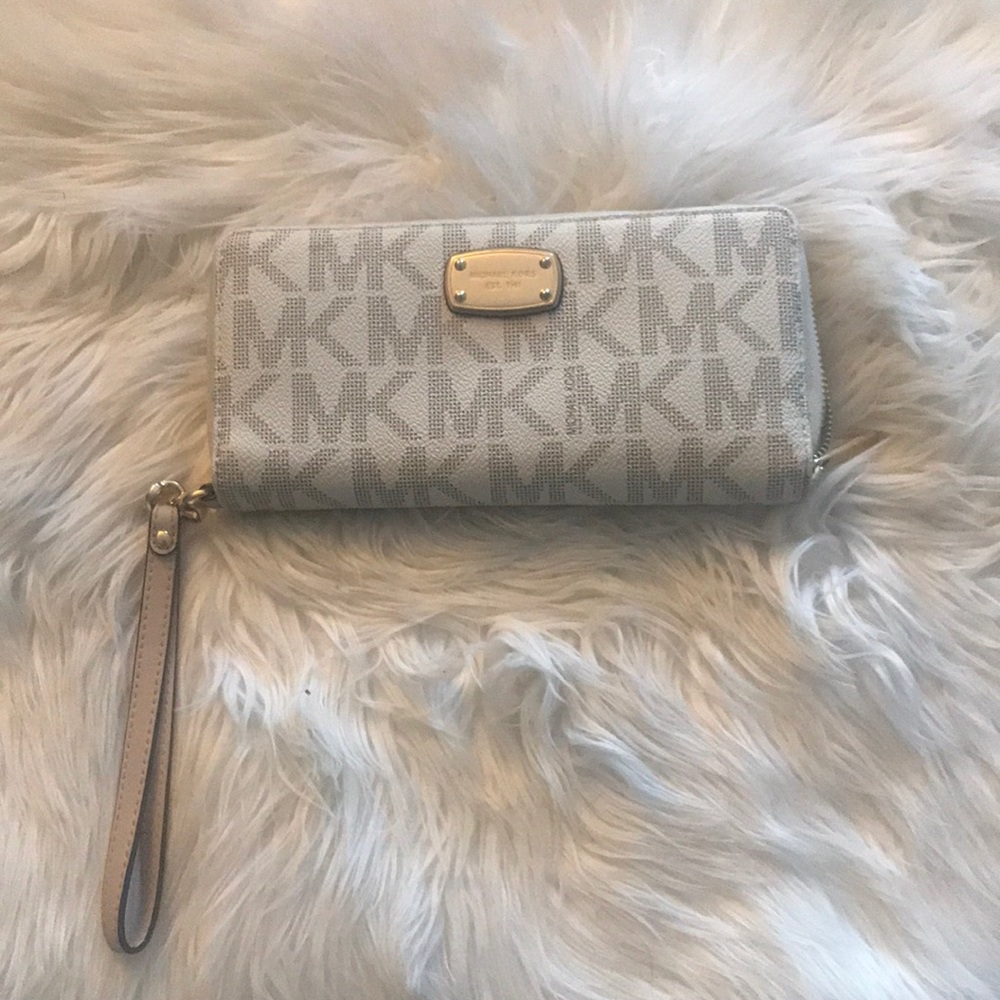 Michael Kors wristlet/wallet